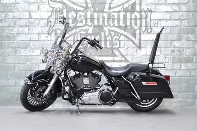 2015 Harley-Davidson Road King FLHR for sale! Only 26,800 km on this one and lot's of upgrades and a...