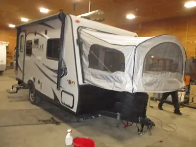 A hybrid unit with a queen bed on both ends ,fold down sofa & dinette and a side bath w/ skylight ov...