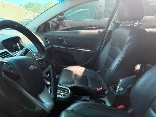 2014 Chevrolet Cruze 2LT SUNROOF | LEATHER | HEATED SEATS | V... in Cars & Trucks in London - Image 3