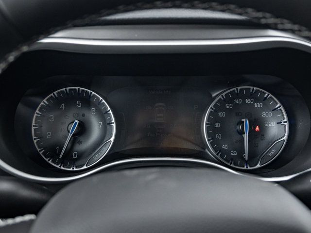 2025 Chrysler Pacifica Select in Cars & Trucks in Barrie - Image 3
