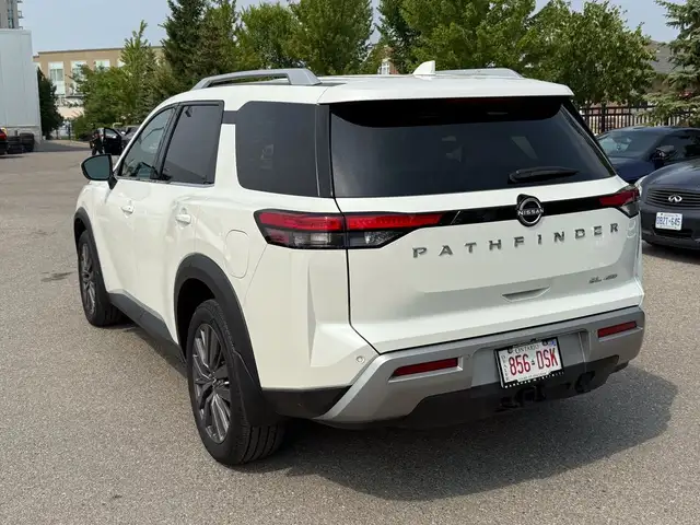 2022 Nissan Pathfinder SL in Cars & Trucks in Markham / York Region - Image 7