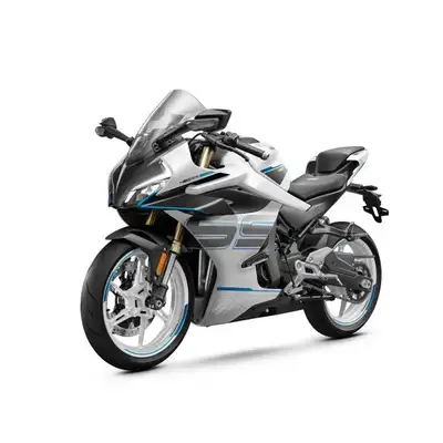 Concessionnaire des véhicules neufs et d'occasion. Sportive CF MOTO 450SS 2026 Avec la 450SS CFMOTO...