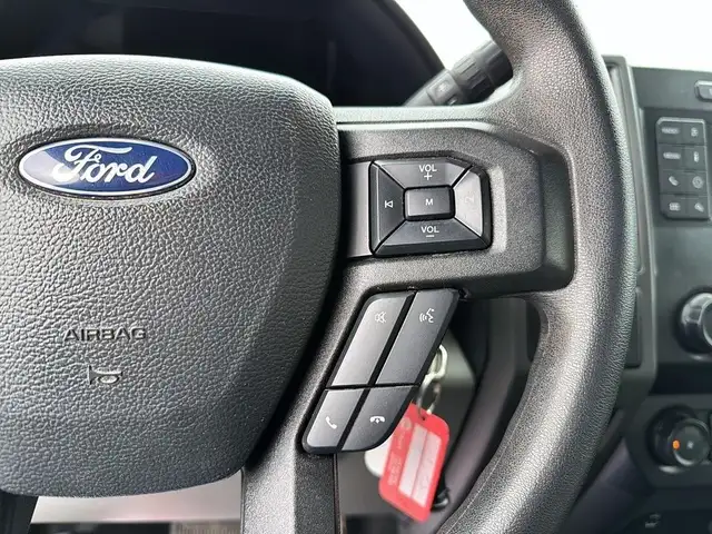 2022 Ford F-350 XL 4x4 SuperCab 6,7L superstroke Diesel 6 Passag in Cars & Trucks in Laval / North Shore - Image 21