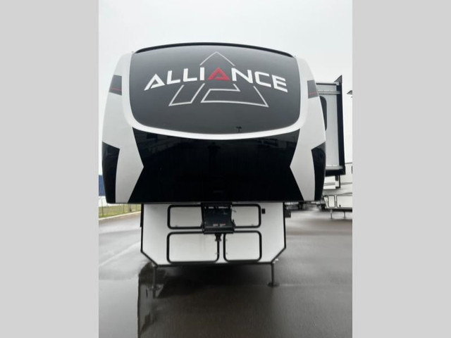 2023 Alliance RV Valor 36V11 in Travel Trailers & Campers in Edmonton - Image 4