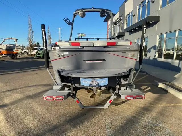 2024 Axis T235 in Powerboats & Motorboats in Saskatoon - Image 6