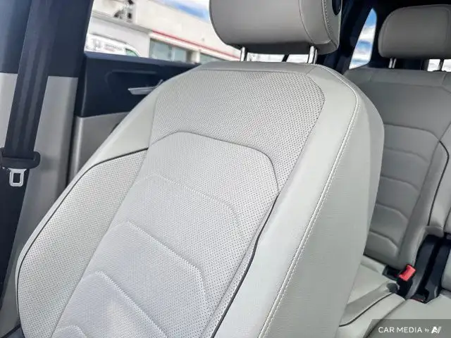 2024 Volkswagen Tiguan Highline R-Line | ACCIDENT FREE dans Autos et camions dans Kitchener / Waterloo - Image 26