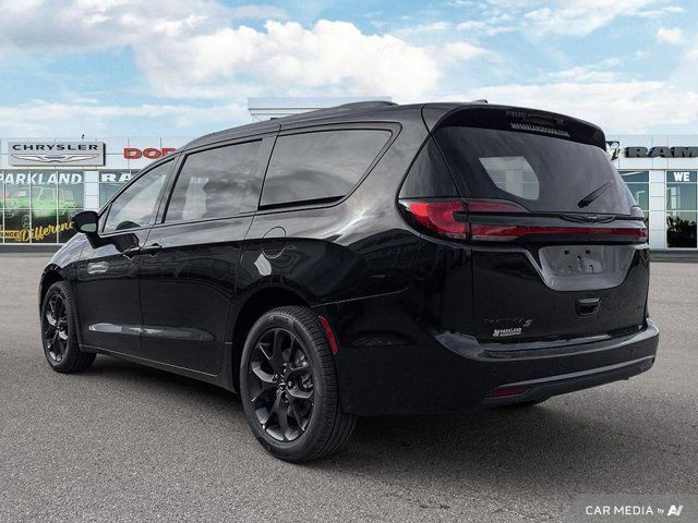 2024 Chrysler Pacifica Touring-L S AWD Sunroof Nav Stow N Go in Cars & Trucks in St. Albert - Image 3
