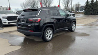 EXECUTIVE CROSSTOWN DEMO! This 2024 JEEP COMPASS LATITUDE 4X4 has the following options Premium Clot... (image 3)