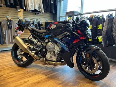 Last one available from Peak London! One of the most stunning bikes from BMW to date. Come see this...