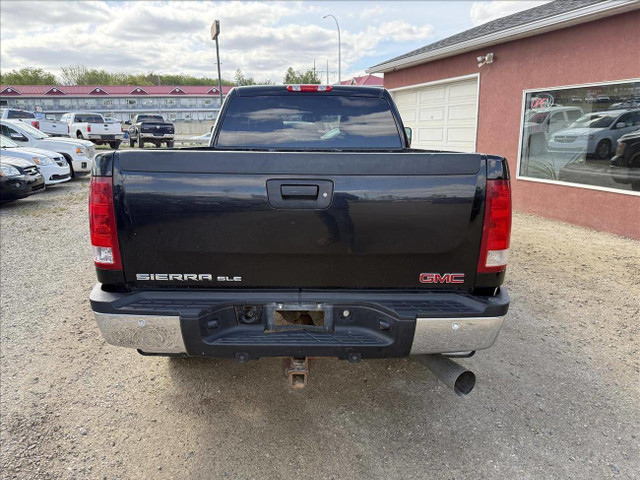 2010 GMC Sierra 2500HD SLE Crew Cab 4WD in Cars & Trucks in Saskatoon - Image 4