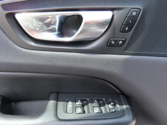 2022 Volvo XC60 Recharge T8 eAWD PHEV Inscription Expression - L dans Autos et camions dans Région d’Oakville/Halton - Image 36