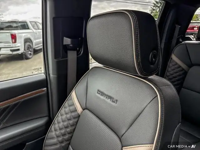 2025 GMC Canyon Denali in Cars & Trucks in Cowichan Valley / Duncan - Image 28