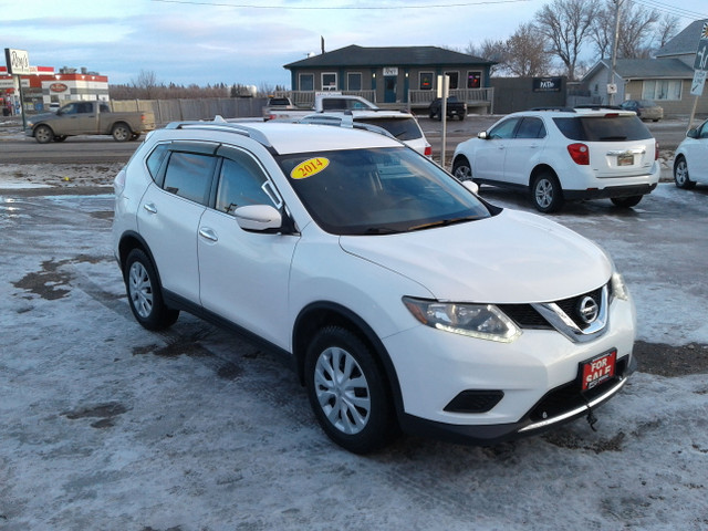 2014 Nissan Rogue S with Remote Start/Back-up-Camera...!!! in Cars & Trucks in Winnipeg - Image 2