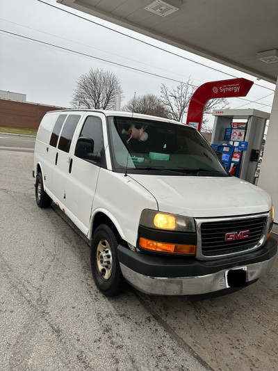 2012 GMC Savana cargo 