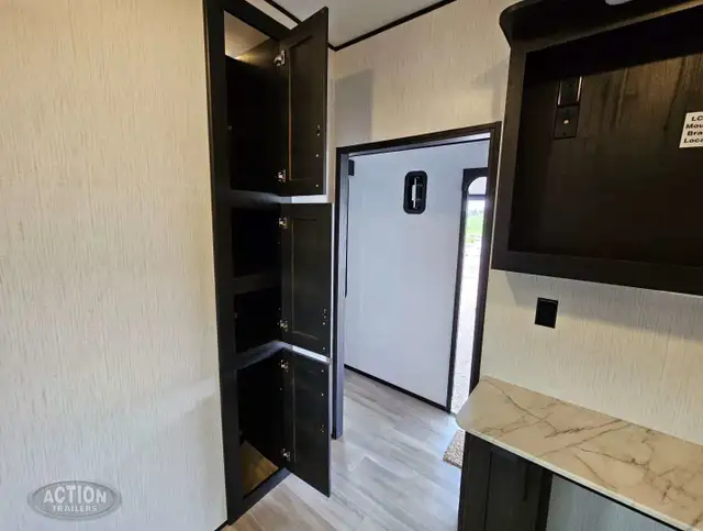 2022 STRYKER TOY HAULER DELUXE ALL IN ONE WIDE-BODY TOY HAULER in Travel Trailers & Campers in Mississauga / Peel Region - Image 12