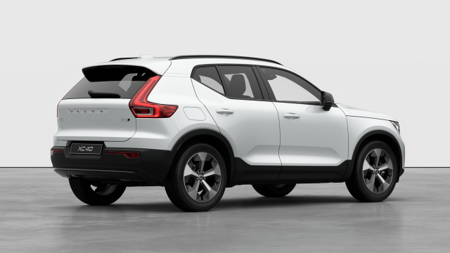 2026 Volvo XC40 in Cars & Trucks in City of Montréal - Image 4