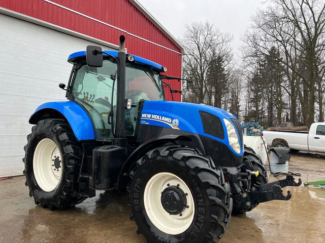 2013 New Holland T7.200 FWA Blue in Farming Equipment in Woodstock - Image 2