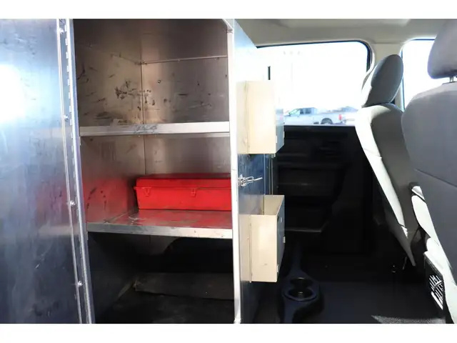 2015 Dodge RAM 4500 CREW DUALLY 6.7L CUMMINS 4X4, SERVICE BODY & in Cargo & Utility Trailers in Winnipeg - Image 17