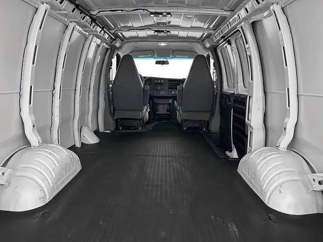 2023 GMC Savana Cargo Van 2500 BOITE COURTE - MAGS - CLIMATISATI in Cars & Trucks in Québec City - Image 10