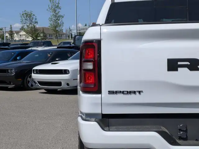 2025 Ram 1500 Sport - 3.92 Rear Axle - Anti Spin Rear Diff dans Autos et camions dans Calgary - Image 11