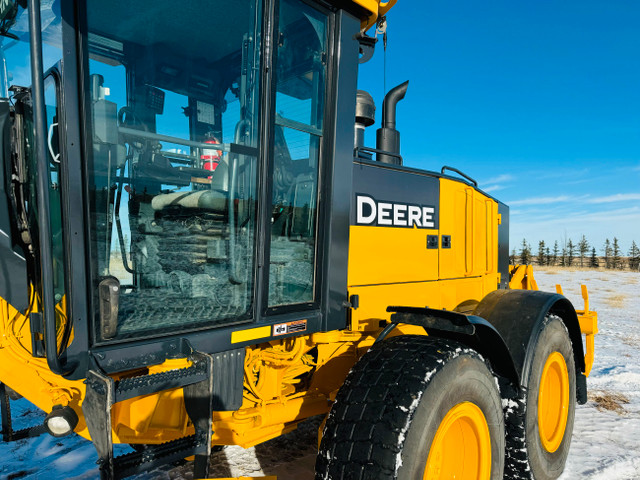 2014 DEERE 770GP GRADER  in Heavy Equipment in Calgary - Image 4