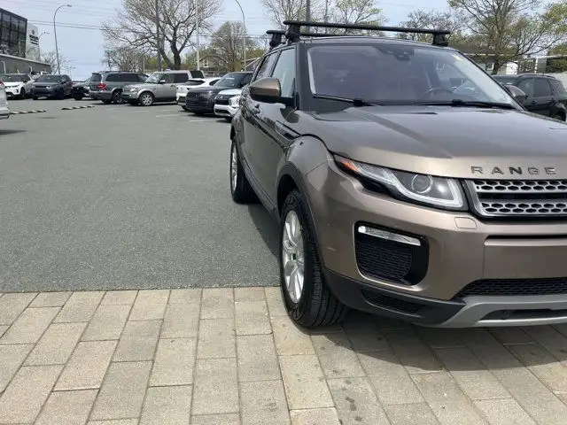 2019 Land Rover Range Rover Evoque SE WINTER TIRES INCLUDED! dans Autos et camions dans Ville d’Halifax - Image 5
