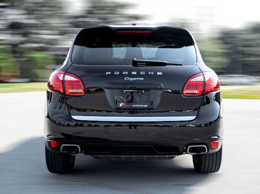 2014 Porsche Cayenne NAV|PANO|HEATED SEATS|BACKUP|CLEAN CARFAX| in Cars & Trucks in City of Toronto - Image 2