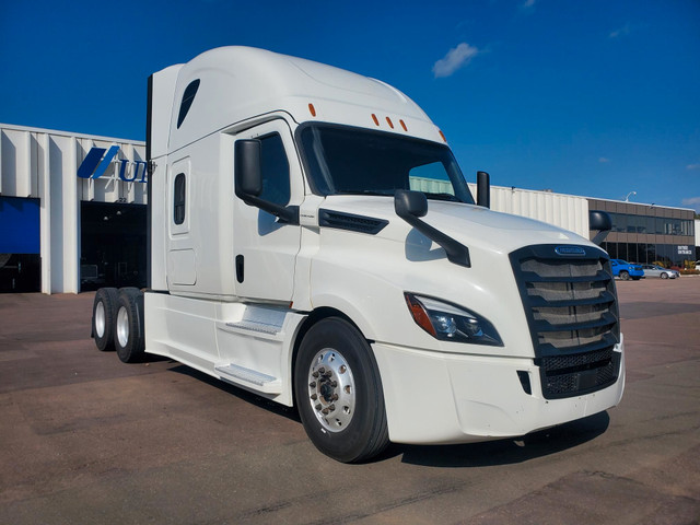 2018 FREIGHTLINER CASCADIA / DD15 / AUTO / DBL BUNK / MVI in Heavy Trucks in Moncton