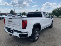 Sierra 1500 4WD Crew Cab 157" AT4, 18" Aluminum Wheels, 6.2L V8 Gasoline Engine, 10-Speed Automatic... (image 5)