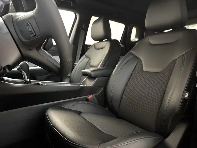 2024 Jeep Compass North | Sunroof | Apple CarPlay in Cars & Trucks in Edmonton - Image 12