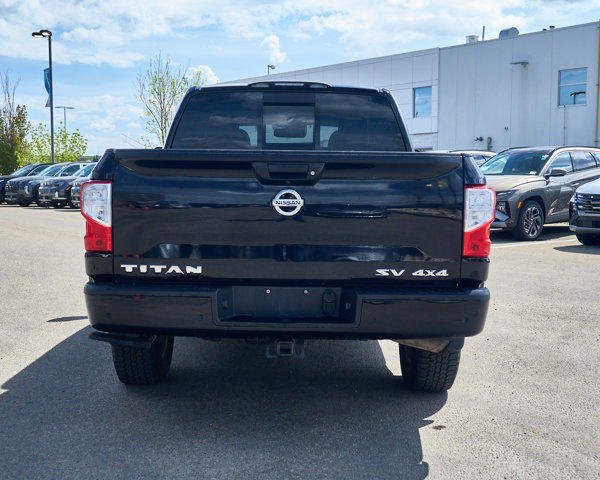 2021 Nissan Titan SV | 4wd | Backup Cam | Tow Side Mirrors in Cars & Trucks in Edmonton - Image 4