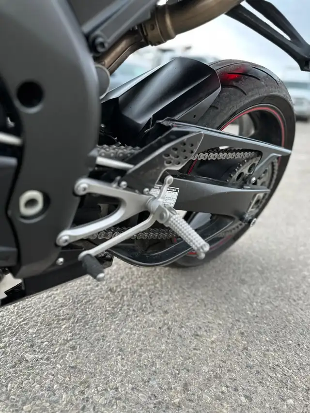 2006 Yamaha YZFR1 in Sport Bikes in Calgary - Image 15