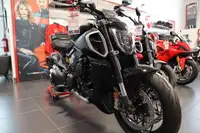 2023 Ducati Diavel V4 Thrilling Black *on sale*