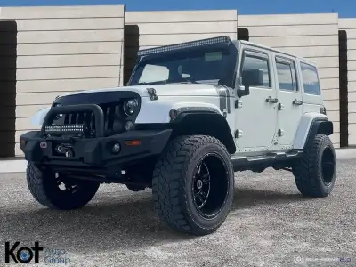 2015 Jeep Wrangler Unlimited Sahara White 191,235 km The 2015 Jeep Wrangler Unlimited Sahara deliver...