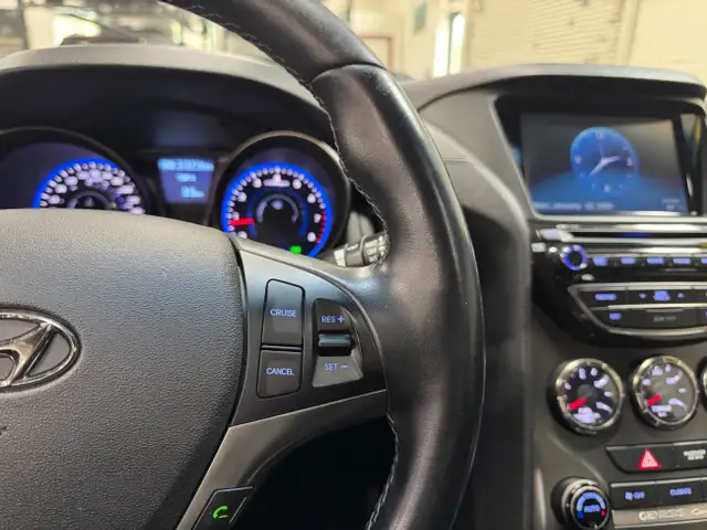 2015 Hyundai Genesis 2dr V6 Manual - BLUETOOTH - NAVI - BACKUP C dans Autos et camions dans Région de Mississauga/Peel - Image 24