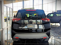Comes equipped with: Power Mirrors, Halogen Headlamps, Courtesy lights, LED Headlights, LED Daytime... (image 5)