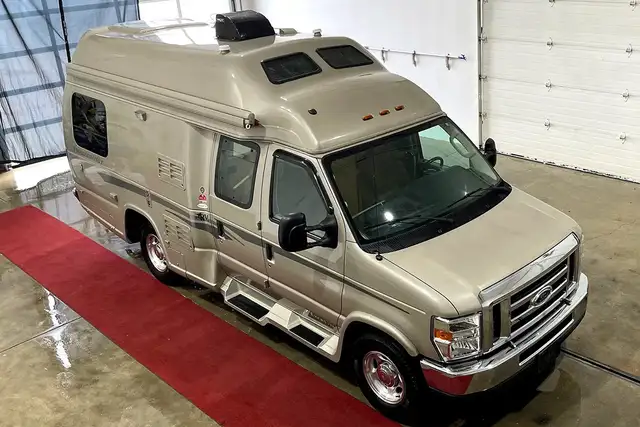 2012 Pleasure-Way Excel TS – Pre-Owned Class B Motorhome. in RVs & Motorhomes in Red Deer - Image 9