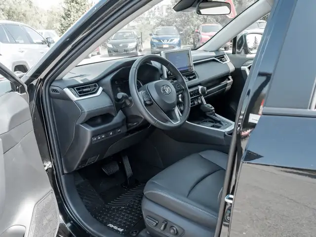 2024 Toyota RAV4 XLE XLE Premium, Dealer Maintained, Clean Ca... in Cars & Trucks in Markham / York Region - Image 6