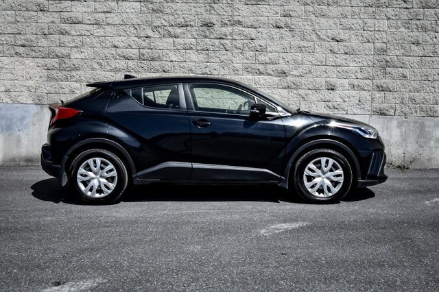 2022 Toyota C-HR XLE Premium • LANE KEEP ASSIST • REAR CAM • CP/ in Cars & Trucks in Cornwall - Image 2
