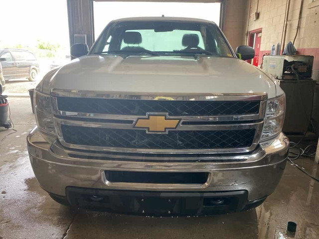 2012 Chevrolet Silverado K2500 HE in Cars & Trucks in Barrie - Image 2
