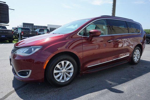 2017 Chrysler Pacifica in Cars & Trucks in Oakville / Halton Region - Image 3