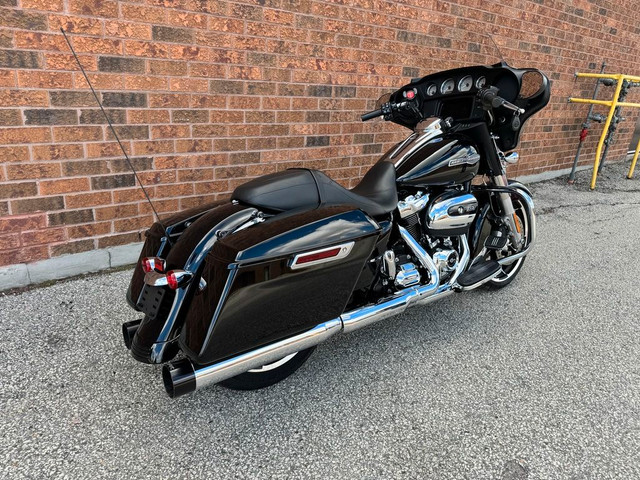  2021 Harley-Davidson Street Glide **TBR PIPES** **ONLY 4,000 MI in Touring in Markham / York Region - Image 3