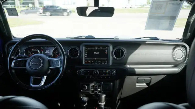 2019 Jeep Wrangler Unlimited Sahara 4x4 | Leather in Cars & Trucks in Guelph - Image 12