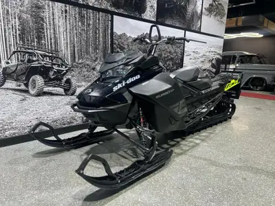 2019 Ski-Doo SUMMIT SP 850 165 3 POUCES DE PALETTE 2019 SKIDOO SUMMIT SP 165 5838KM 3 POUCES DE PALE...
