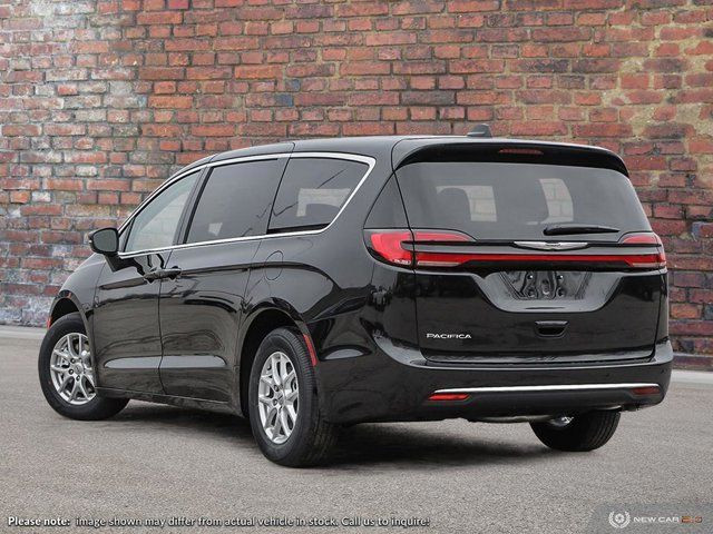  2024 Chrysler Pacifica Touring in Cars & Trucks in Dartmouth - Image 4