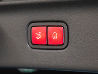 4MATIC, Leather. Odometer is 11961 kilometers below market average! Black 2023 Mercedes-Benz S-Class... (image 9)