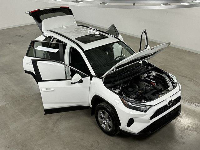 2022 TOYOTA RAV4 XLE AWD MAGS*TOIT*CAMERA*SIEGES CHAUFFANTS* in Cars & Trucks in Laval / North Shore