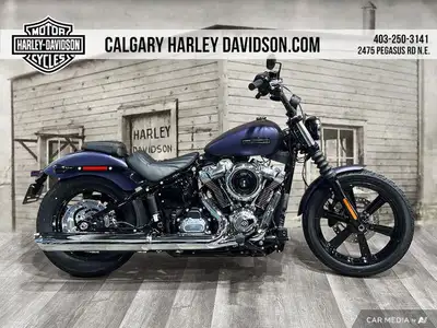 Born to be yours. The Street Bob is a lean, mean bobber with mini-ape handlebars, mid-mounted foot c...