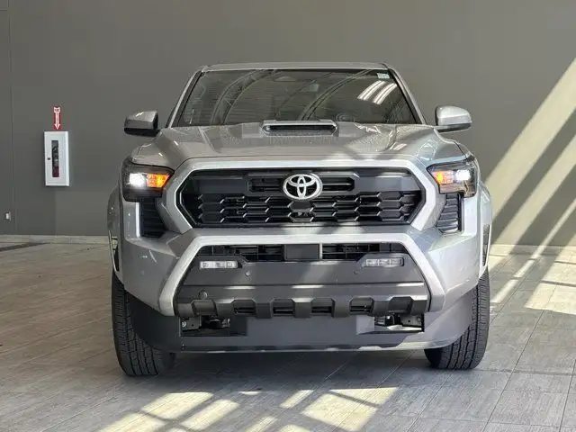 2025 Toyota Tacoma Sport | 6ft Truck Bed | Wireless Charging dans Autos et camions dans Ville d’Edmonton - Image 5