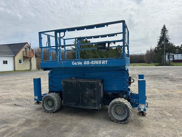 2017 GENIE GS-4069RT Plateforme Élévatrice 4x4 Diesel - in Heavy Equipment in Victoriaville - Image 3